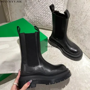 Stivaletti Chelsea da donna 2024 Stivaletti piatti in pelle Donna Punk Fondo spesso Slip on Stivali da combattimento Nero Piattaforma robusta Botas 1