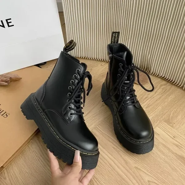 Stivali moderni con lacci primavera/autunno Punta tonda Tacco medio Scarpe da donna stile britannico in vendita Stivali da donna con cucitura solida di marca 2025 3