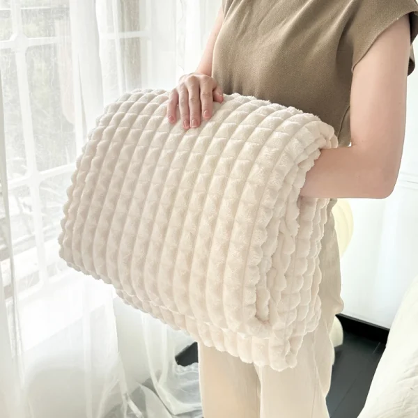 Caldo abbraccio: coperta di flanella a righe in peluche-Super morbida, più spessa per un Comfort accogliente, tocco elegante al tuo spazio abitativo 5