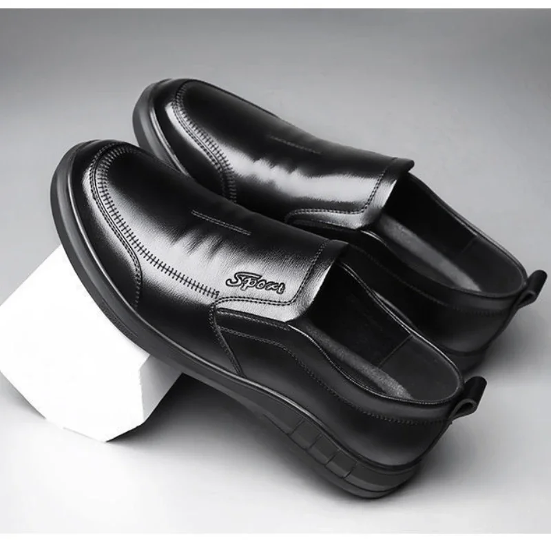 2024 autunno uomo nuove scarpe stile britannico outdoor scarpe casual in pelle moda antiscivolo scarpa maschile con suola morbida Business Comfort piatto 4