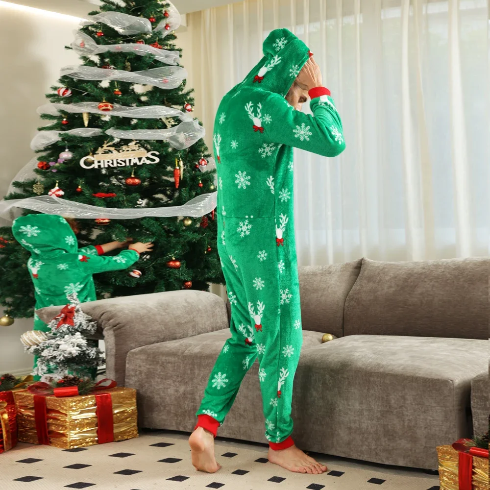 2025 Nuovo vestito coordinato natalizio pagliaccetto per uomo donna bambino pigiama di flanella verde di lusso set morbido vestiti caldi pigiama look natalizio 5