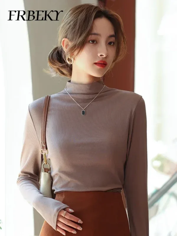 Camicia autunno collo semi-alto che tocca il fondo T-shirt interna a maniche lunghe moda Top maglione da donna maglieria elegante moda coreana 3