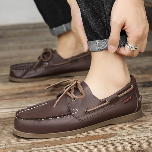 Scarpe casual da uomo in vera pelle Mocassini da uomo di moda Scarpe da guida piatte da uomo morbide e comode 2025 Nuove scarpe per il tempo libero da uomo 2