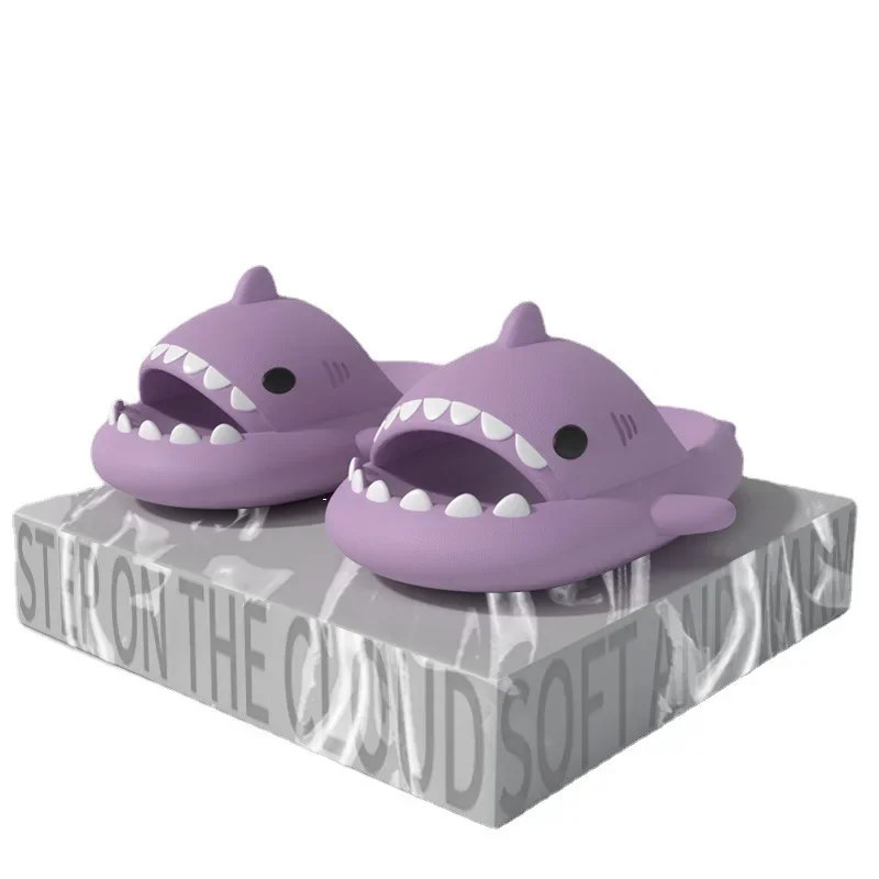 Pantofole da donna con squalo cartone animato da uomo Scivoli da bagno per interni Coppia estiva Scarpe basse alla moda Sandali Infradito da spiaggia in EVA morbida per la casa 2