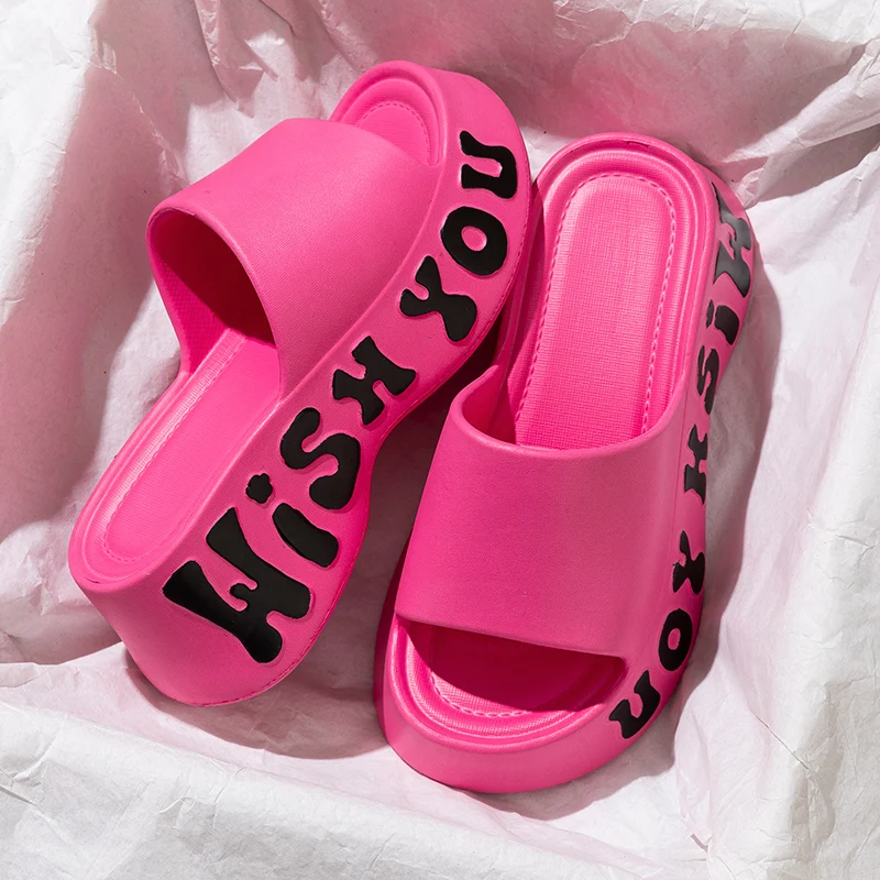 Pantofole con zeppa morbide con stampa di moda Donna Estate Suola spessa Ciabatte a nuvola Sandali da donna 2025 Sandali con plateau grosso antiscivolo da spiaggia 2