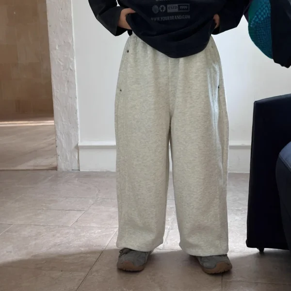 Pantaloni dritti per ragazzi coreani autunnali per bambini in cotone solido per bambini ragazzi pantaloni a gamba larga pantaloni casual in vita elastica per ragazzini 4