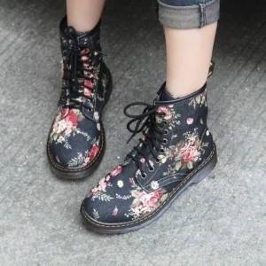 Stivali piatti da donna con punta tonda Stivali da donna con lacci Scarpe firmate di lusso basse 2025 Moda caviglia Cowboy Rock Riding Tessuto floreale Ret 1