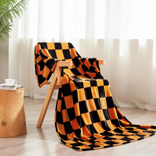1 pezzo di coperta in flanella nera e arancione a scacchiera per divano letto, accogliente, comoda e calda decorazione di Halloween per tutte le stagioni - immagine 2