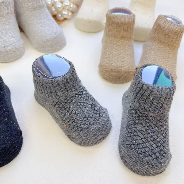 Nuovi calzini per bambini autunnali tinta unita per bambina calzino morbido elastico per neonato calzino antiscivolo per bambini 2