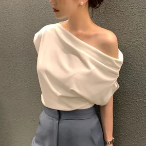 Top coreani chic in estate Nuova nicchia irregolare con spalle scoperte Design sciolto tinta unita pullover T-shirt a maniche corte 1