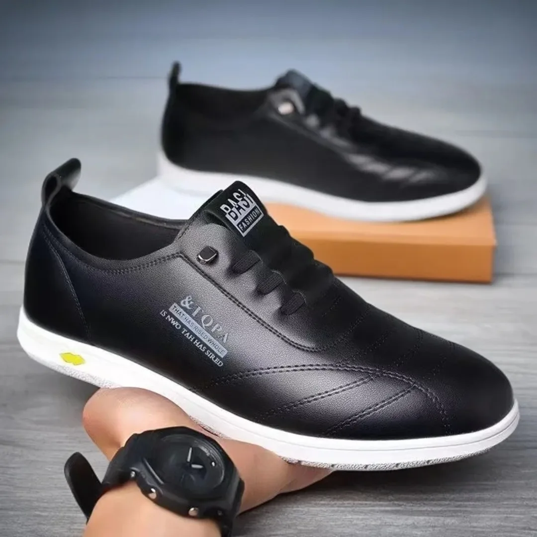 2025 scarpe casual in pelle da uomo nuove in morbida pelle traspirante suola morbida tendenza versatile scarpe bianche scarpe da uomo 2