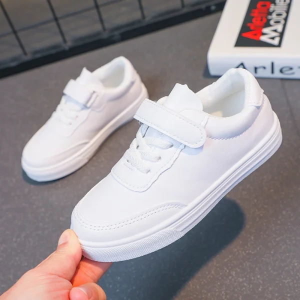 Scarpe casual per bambini Scarpe da ginnastica per bambini in pelle PU bianca dal design semplice Scarpe da ginnastica per bambini unisex All-match 26-36 Scarpe per ragazze dei ragazzi delle quattro stagioni 6