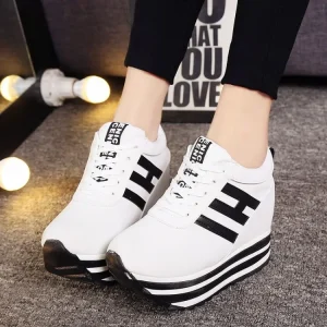 Le nuove scarpe con plateau alla moda da donna 2023 comodi stivali da donna antiscivolo appartamenti casual scarpe firmate sneakers robuste 1