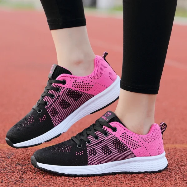 Scarpe primaverili in maglia volante Studente casual coreano Scarpe da donna versatili in rete con lacci Scarpe sportive Scarpe Forrest Gump Comfort Nuovo 2