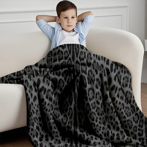 Accogliente coperta morbida in flanella Pelle con stampa leopardata nera Copriletto trapuntato scandinavo con durevole anti-pilling 3