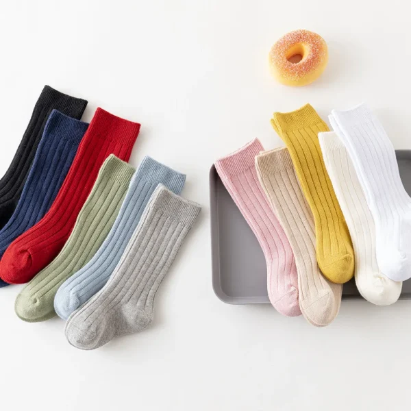 Nuovi calzini per bambini Solid Kids Infant Girls Boys Calzino alto al ginocchio Ragazza per bambini Calzino lungo a righe in cotone solido per bambini 0-5 anni 4