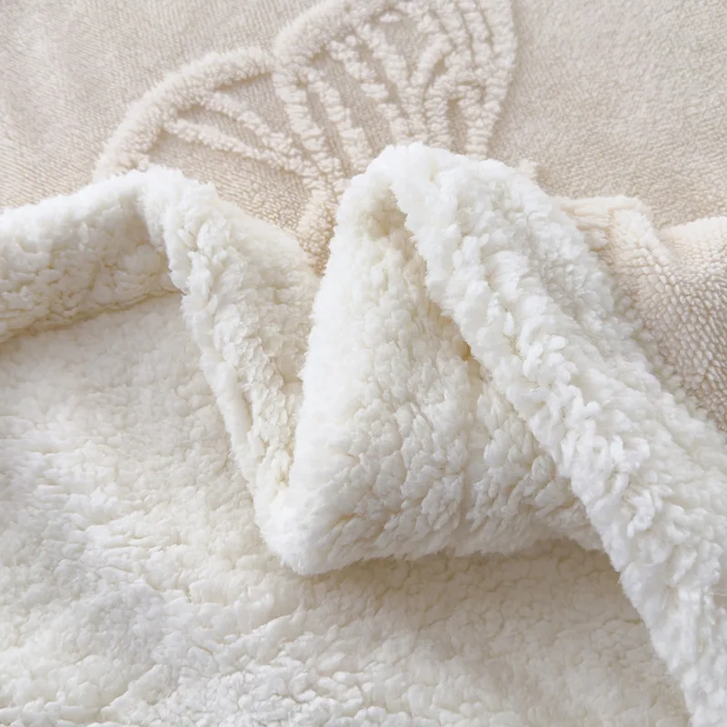 Coperta in pile jacquard Taf a farfalla con squisita farfalla 3D Coperte autunnali in finta lana d'agnello calda e spessa per divano letto 4