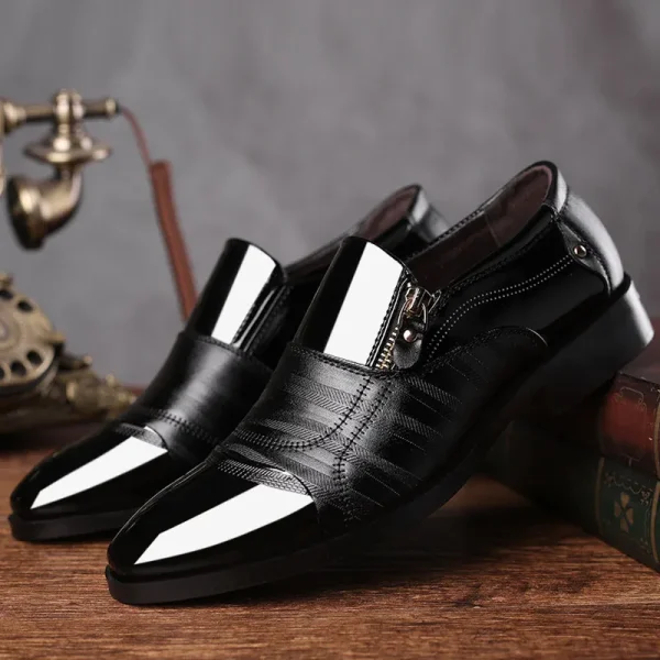 Scarpe eleganti classiche da uomo d'affari Scarpe eleganti da sposa formali eleganti da uomo Scarpe oxford da ufficio slip on da uomo nere 4