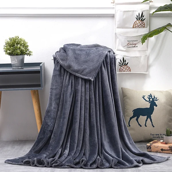 Coperta in flanella tinta unita Morbida coperta in velluto di corallo caldo Coperta invernale per divano Ufficio Aria condizionata Coperta per pisolino yoga 4