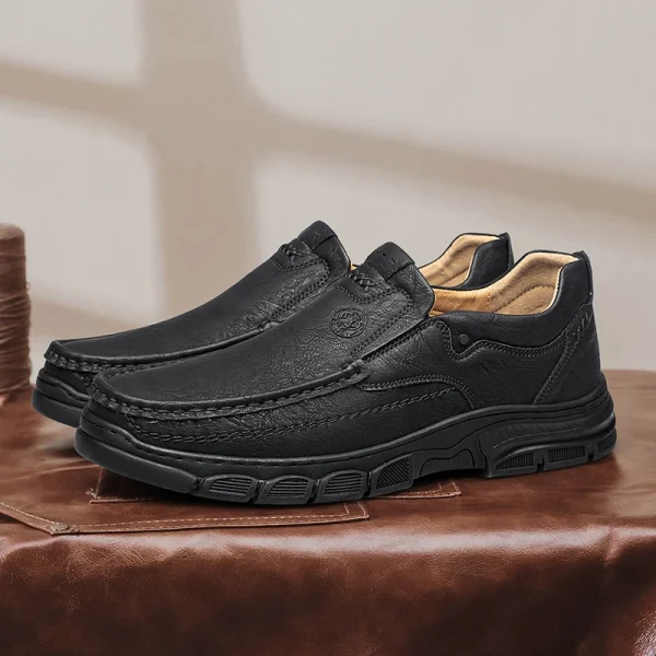 CLOHOO Scarpe da uomo in pelle casual traspiranti con fondo in gomma spessa fatte a mano Mocassini cuciti classici Calzature comode per il tempo libero 4