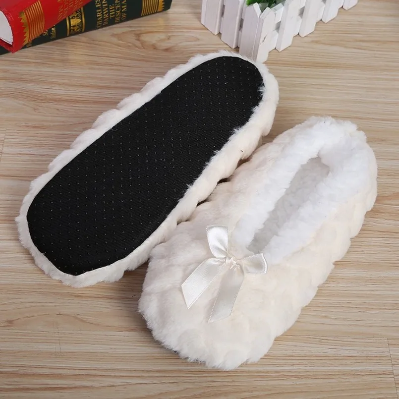 Pantofola invernale calda da donna per la casa in peluche morbida e soffice carina divertente per interni casa femminile antiscivolo scarpe da pavimento da donna cuore amore impugnatura 4