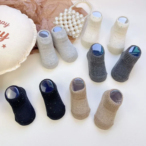 Nuovi calzini per bambini autunnali tinta unita per bambina calzino morbido elastico per neonato calzino antiscivolo per bambini 1