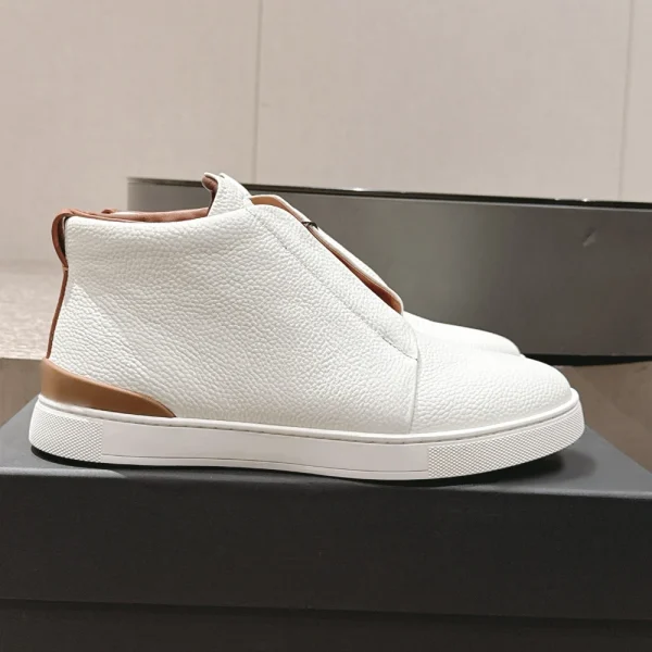 Scarpe da uomo in pelle di lusso per l'autunno e l'inverno, scarpe sportive casual da lavoro, scarpe da skateboard alte con fondo piatto da uomo 1