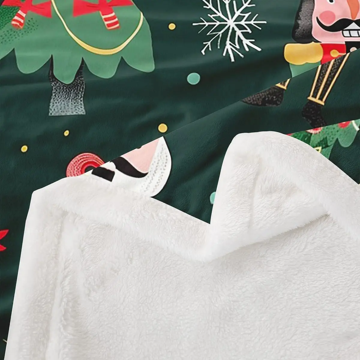 Coperta da tiro in pile di buon Natale ultra morbida per divano letto, coperta Sherpa schiaccianoci dei cartoni animati, fiocchi di neve degli alberi di Natale 3