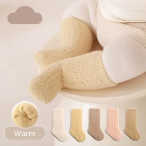 Nuovi calzini per bambini autunnali per ragazze per bambini in pile imbottito in calzini a tubo per bambini tinta unita addensare calzini da pavimento invernali accessori per bambini 1