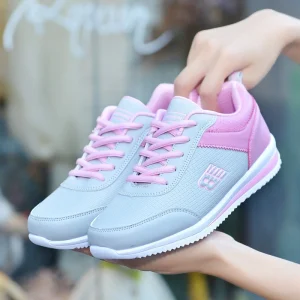 Scarpe sportive nere con suola morbida per scarpe casual traspiranti in pelle autunno e inverno da donna per scarpe da jogging da viaggio per studenti 1