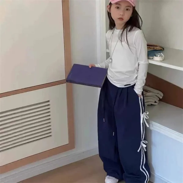 Pantaloni primaverili per ragazze Pantaloni sportivi con papillon per bambini Pantaloni alla moda dolce autunno Nuovi pantaloni casual a righe Biancheria intima allentata per bambini 4