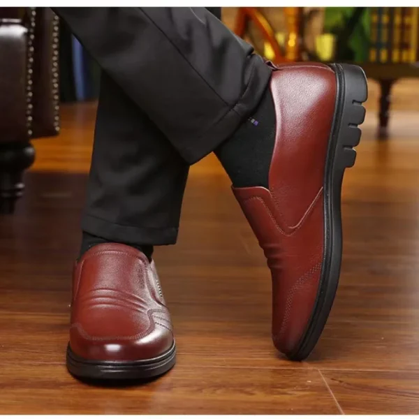 Scarpe in pelle da uomo nuove nere Scarpe antiscivolo e respiro con fondo morbido da uomo Abito da lavoro casual Zapatos di lusso leggero piatto 4
