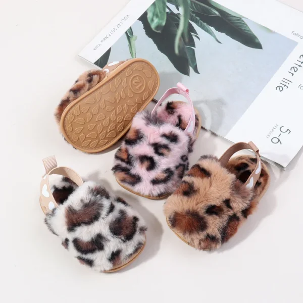 Pantofole morbide con punta in peluche per bambini invernali Primavera e autunno Scarpe da passeggio per interni per ragazzi e ragazze Scarpe da neonato per bambini con punta leopardata alla moda 3