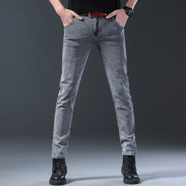 Jeans nuovo stile, vestibilità slim da uomo, comodi pantaloni a vita media grigi elastici a gamba dritta stile coreano, pantaloni casual in denim da uomo 2