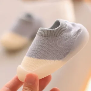 Scarpe da bambino Primi camminatori per neonati Ragazzi Ragazze Bambini Gomma morbida Suola antiscivolo Pavimento Scarpe casual a piedi nudi Stivaletti in maglia 1