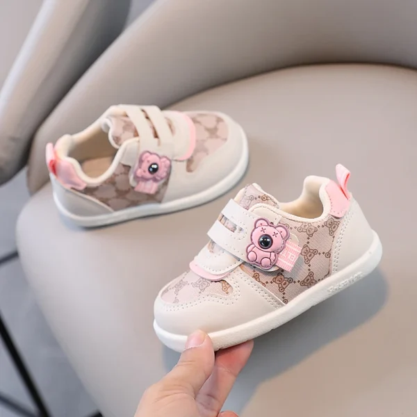 1 paio di scarpe per bambini primavera nuovo bambino suola morbida scarpe da passeggio per bambini versatili scarpe sportive per ragazze orsetto scarpe casual per cartoni animati 3