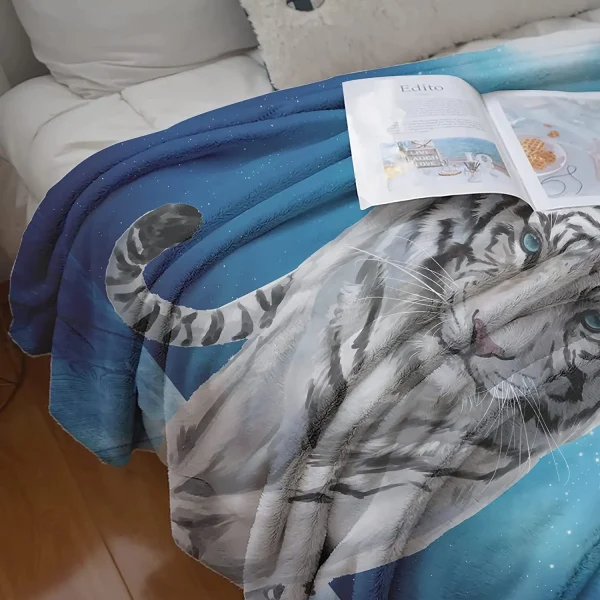 Coperta da tiro con tigre bianca, morbida e accogliente, calda coperta di flanella, tigre bianca siberiana sotto le coperte da notte stellata blu per divano letto 2