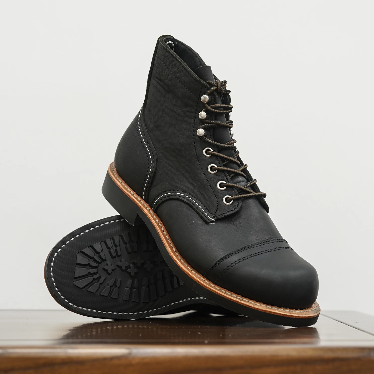 Stivali da lavoro stile robusto con cuciture rigide Goodyear durevoli Stivali Moctoeboots in vera pelle Heritage per uomo 8084 Stivali Iron Ranger 1