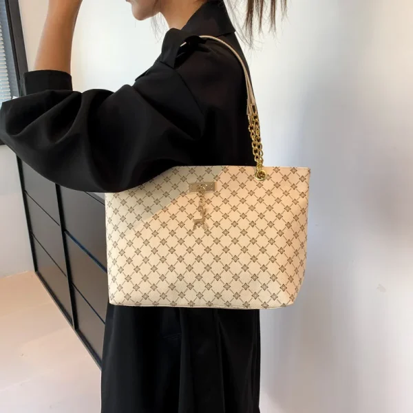 Nuova borsa per presbiopia con texture in morbida pelle, borsa da donna di grande capacità con accessori pendenti, borsa a tracolla 4