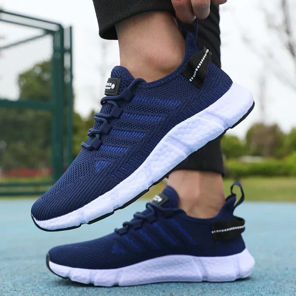Nuove scarpe da corsa estive con suola morbida da uomo scarpe casual traspiranti in mesh comode scarpe da ginnastica all'aperto versatili alla moda 4