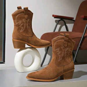 Nuove scarpe a punta ricamate Stivali da cavaliere con tacco grosso Retro Slip on Stivali corti da cowboy occidentali Botas De Mujer 2025 1