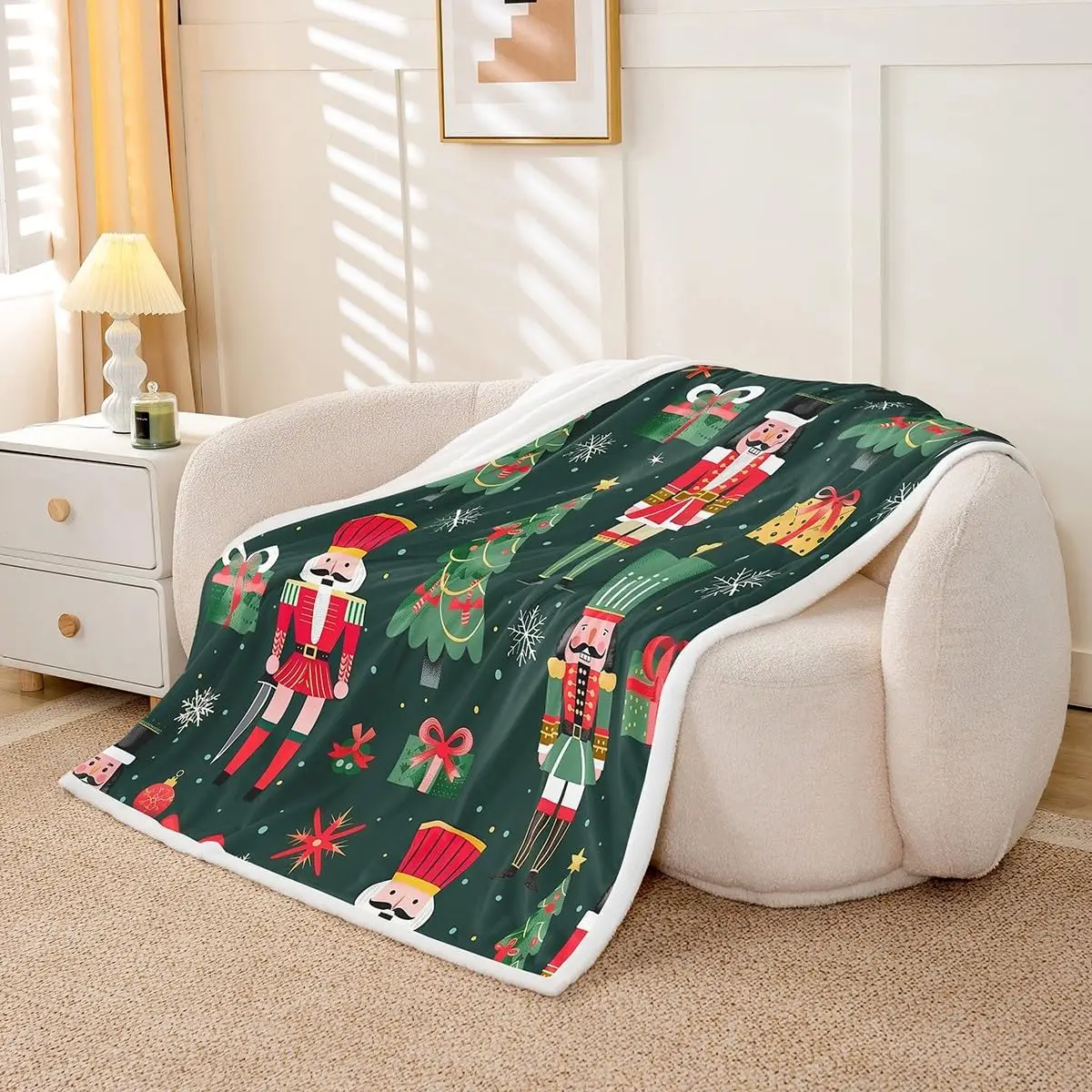 Coperta da tiro in pile di buon Natale ultra morbida per divano letto, coperta Sherpa schiaccianoci dei cartoni animati, fiocchi di neve degli alberi di Natale 2