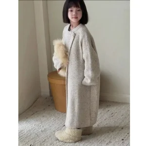 Ragazze Nuovo maglione lungo 2025 Coreano alla moda per bambini lavorato a maglia Autunno Nuovo abbigliamento casual quotidiano Design chic Cappotto cardigan medio-lungo 1