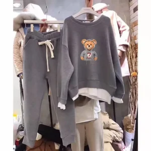 Plus Size 2024 Autunno/inverno Nuovo foderato in pile ispessito stile tweed Sport da donna vestito a due pezzi Casual alla moda dimagrante In 1