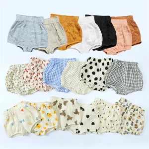 2025 Pantaloncini in cotone organico per vestiti per bambini Pantaloni corti stampati Bloomer per bambini e bambine per neonati Pantaloncini da surf Copri pannolini 1