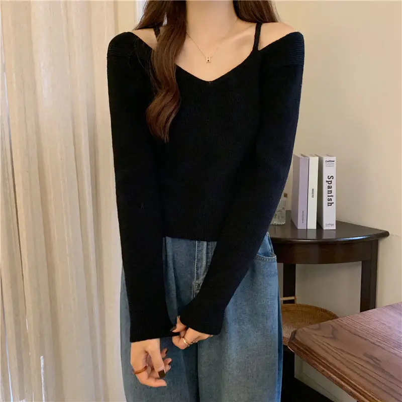 T-shirt a maniche lunghe con spalle scoperte in due pezzi da donna 2025 Top maglione interno nuovo design primavera autunno 2