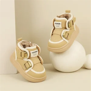 2024 nuove scarpe invernali per bambini stivali da bambino in pelle stivali da neve per ragazze alla moda impermeabili in peluche caldo 1