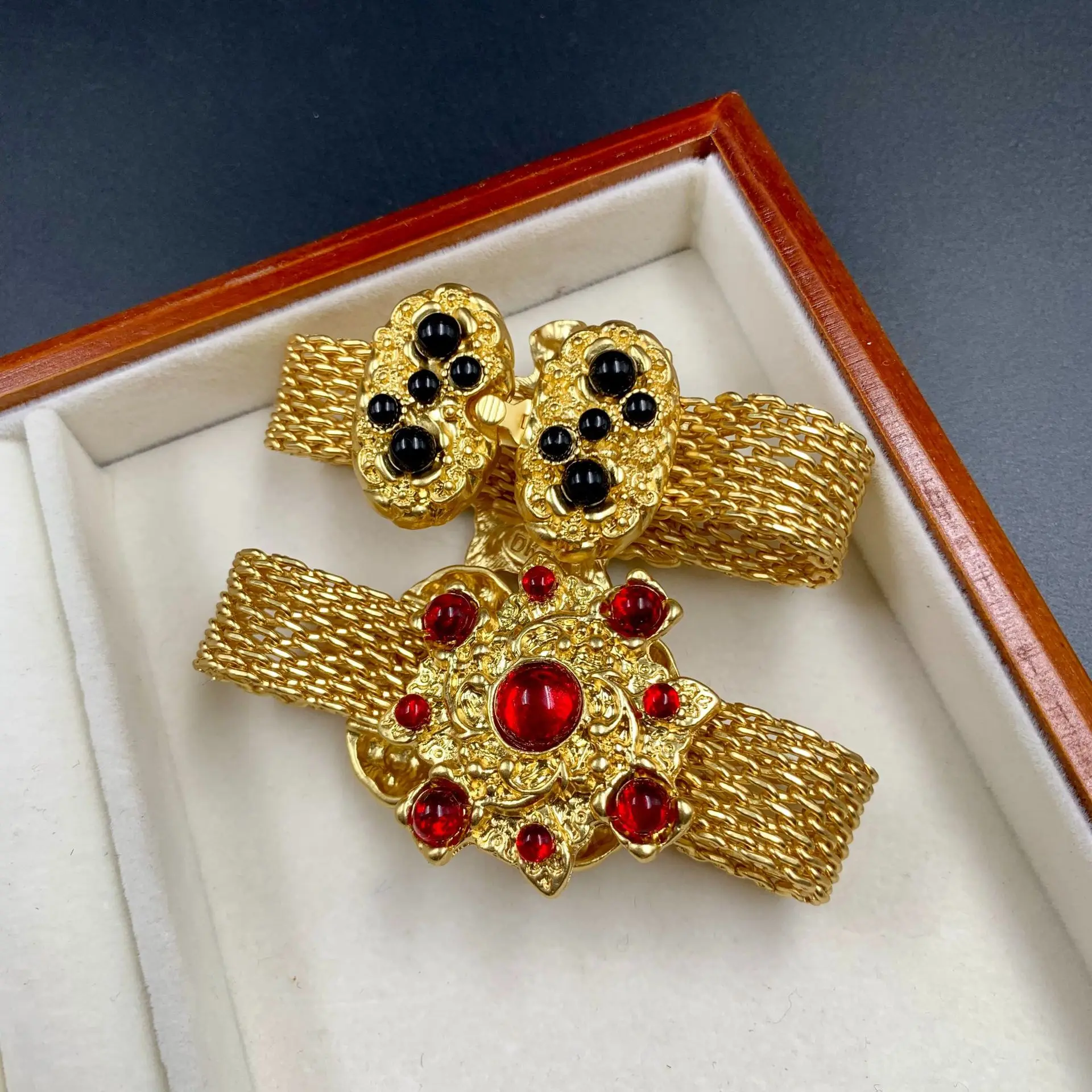 Nuovo braccialetto vintage in vetro rosso elegante del 2025, gioielli di moda di lusso leggeri per le donne 3