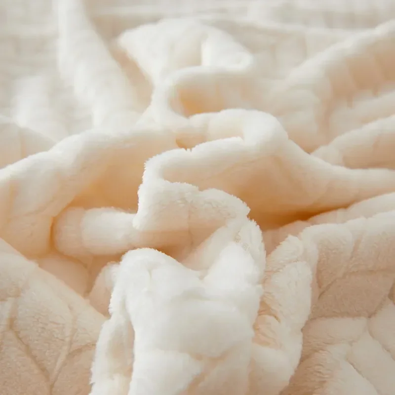 Soffice coperta in velluto corallo, peluche di flanella, comoda coperta morbida per divano, addensata e calda, per camera con aria condizionata, di lusso 5