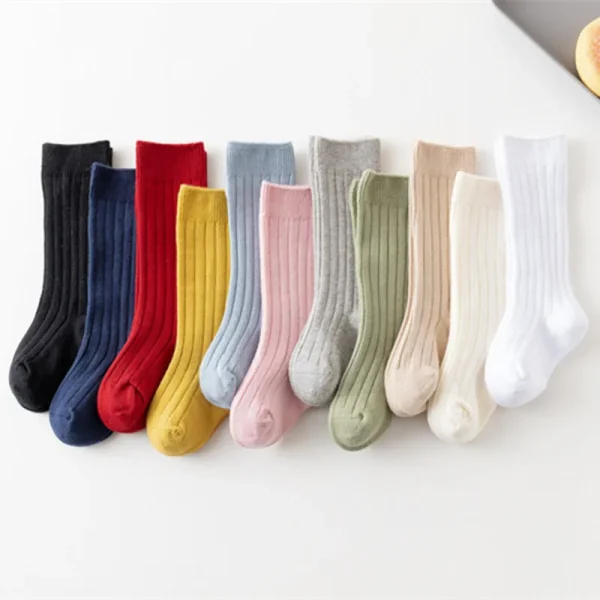 Nuovi calzini per bambini Solid Kids Infant Girls Boys Calzino alto al ginocchio Ragazza per bambini Calzino lungo a righe in cotone solido per bambini 0-5 anni 1